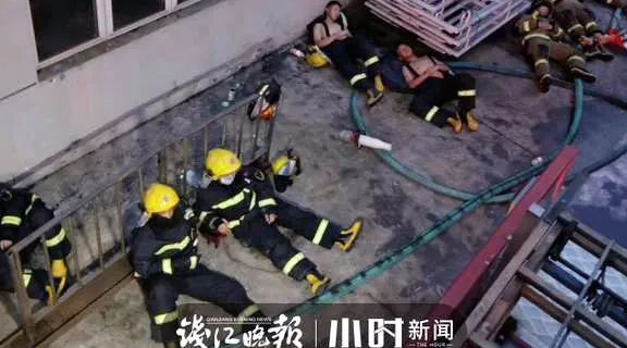 徹夜奮戰(zhàn)！消防機(jī)器人參與浙江杭州一汽配廠地下倉(cāng)庫(kù)滅火救援